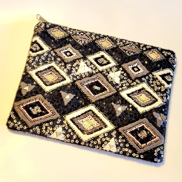 New Beaded Clutch Purse, Pouch with Zipper Closure - Picture 6 of 6